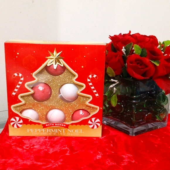 NWT🎁FREE GIFT INCLUDED🎁 NIB Peppermint Noel Bath Set Bath Bombs - Picture 3 of 11